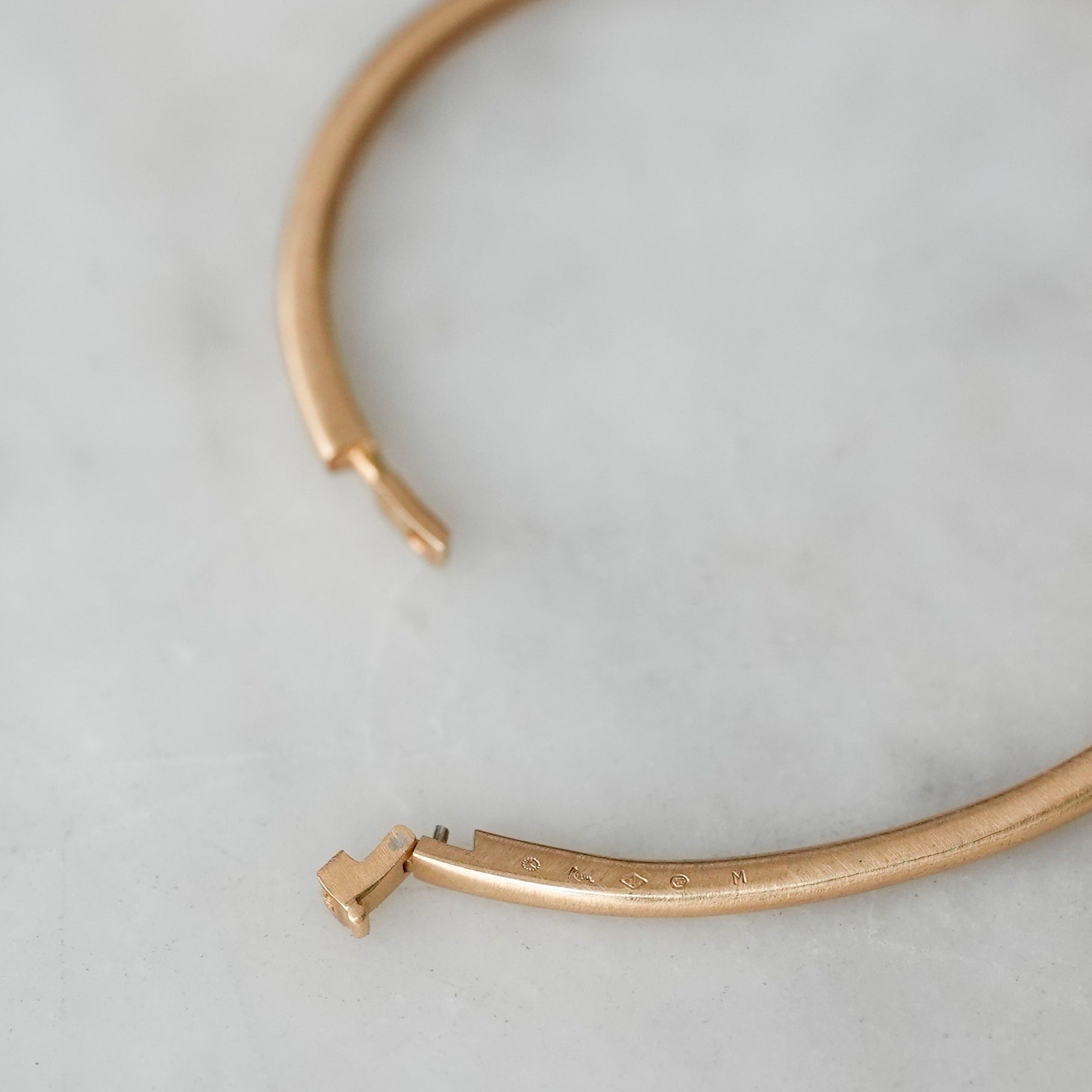 HUMETE ’CLASSIC’ BANGLE [et-BR111s]