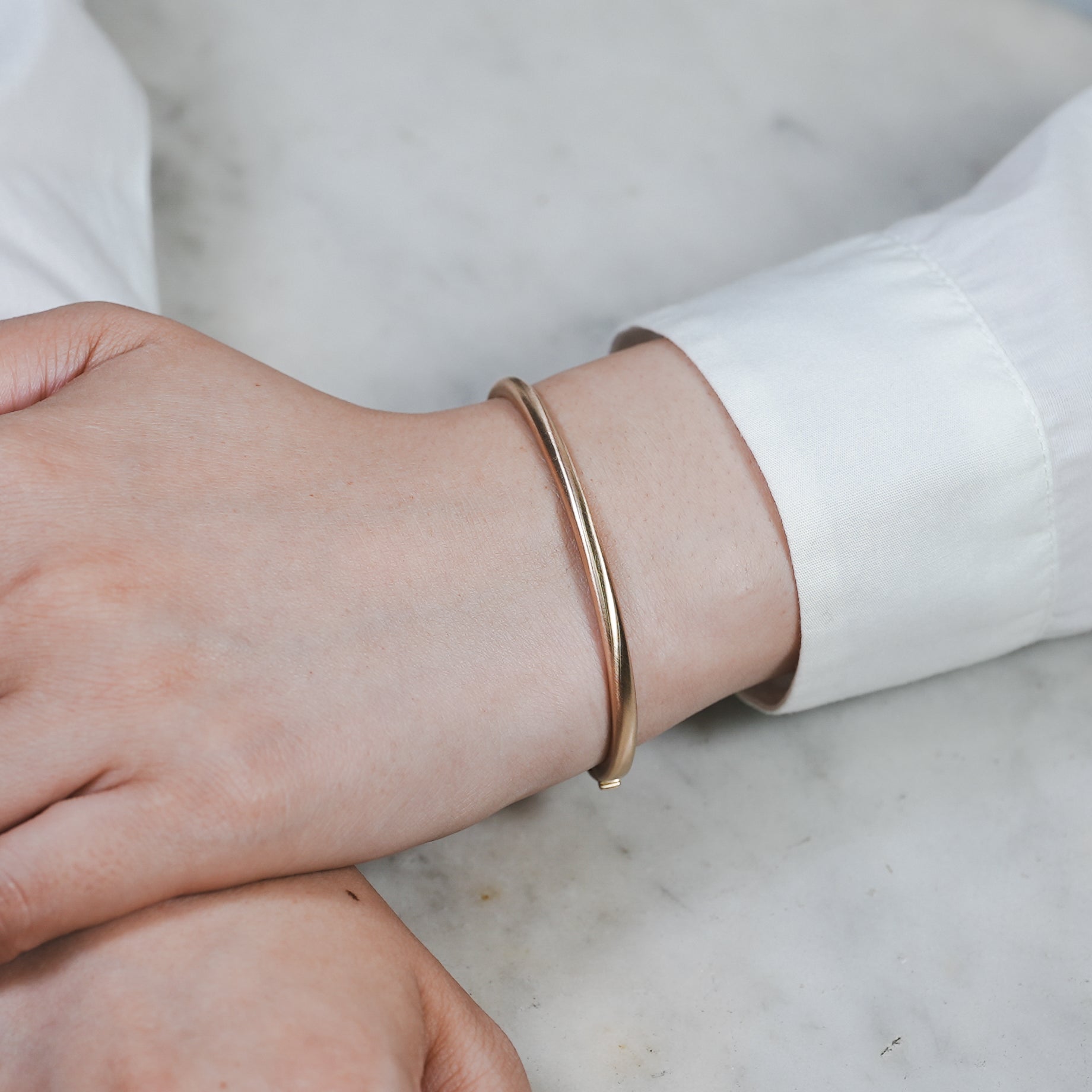 HUMETE ’CLASSIC’ BANGLE [et-BR113m]