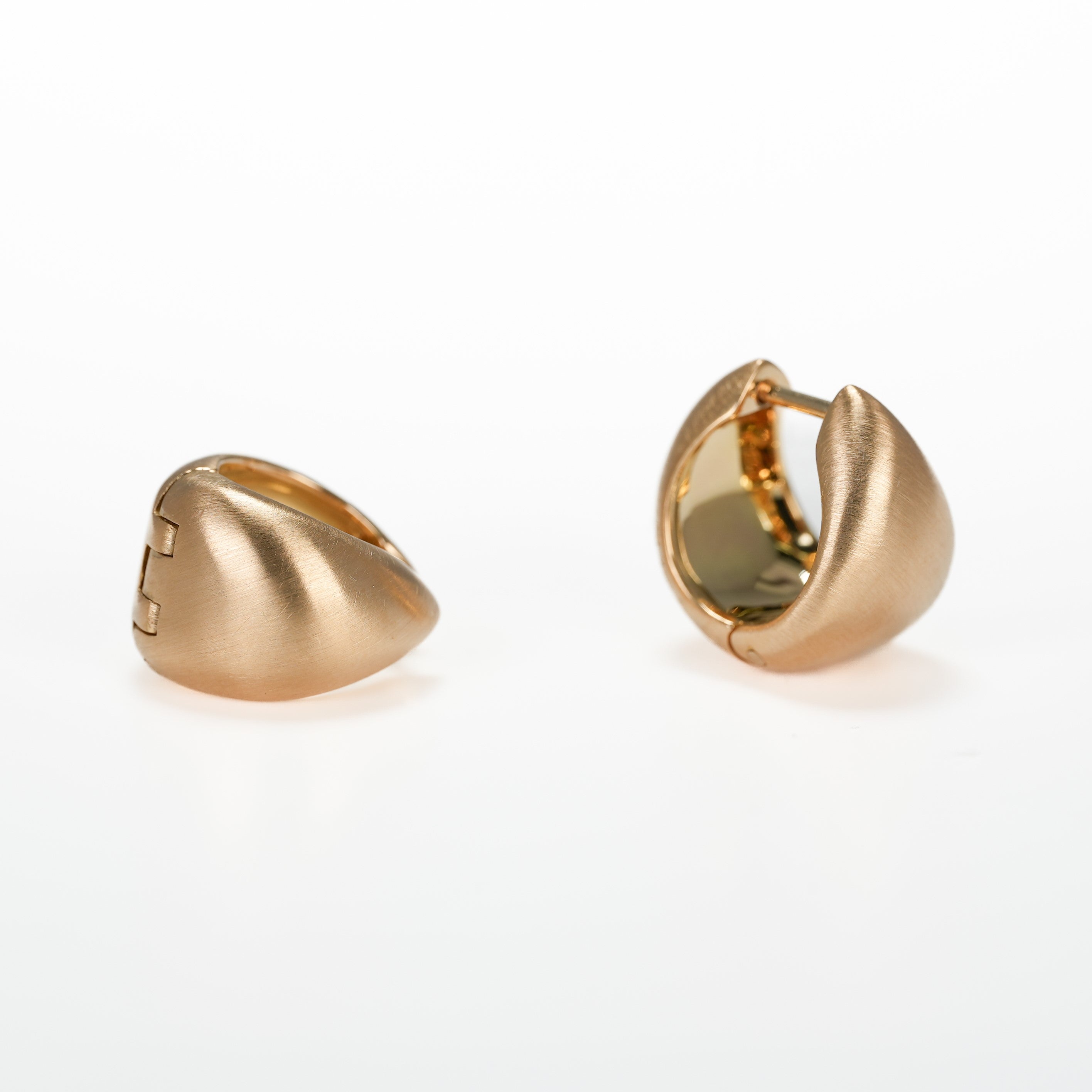 HUMETE ’CLASSIC’ PIERCED EARRINGS [et-P101m]