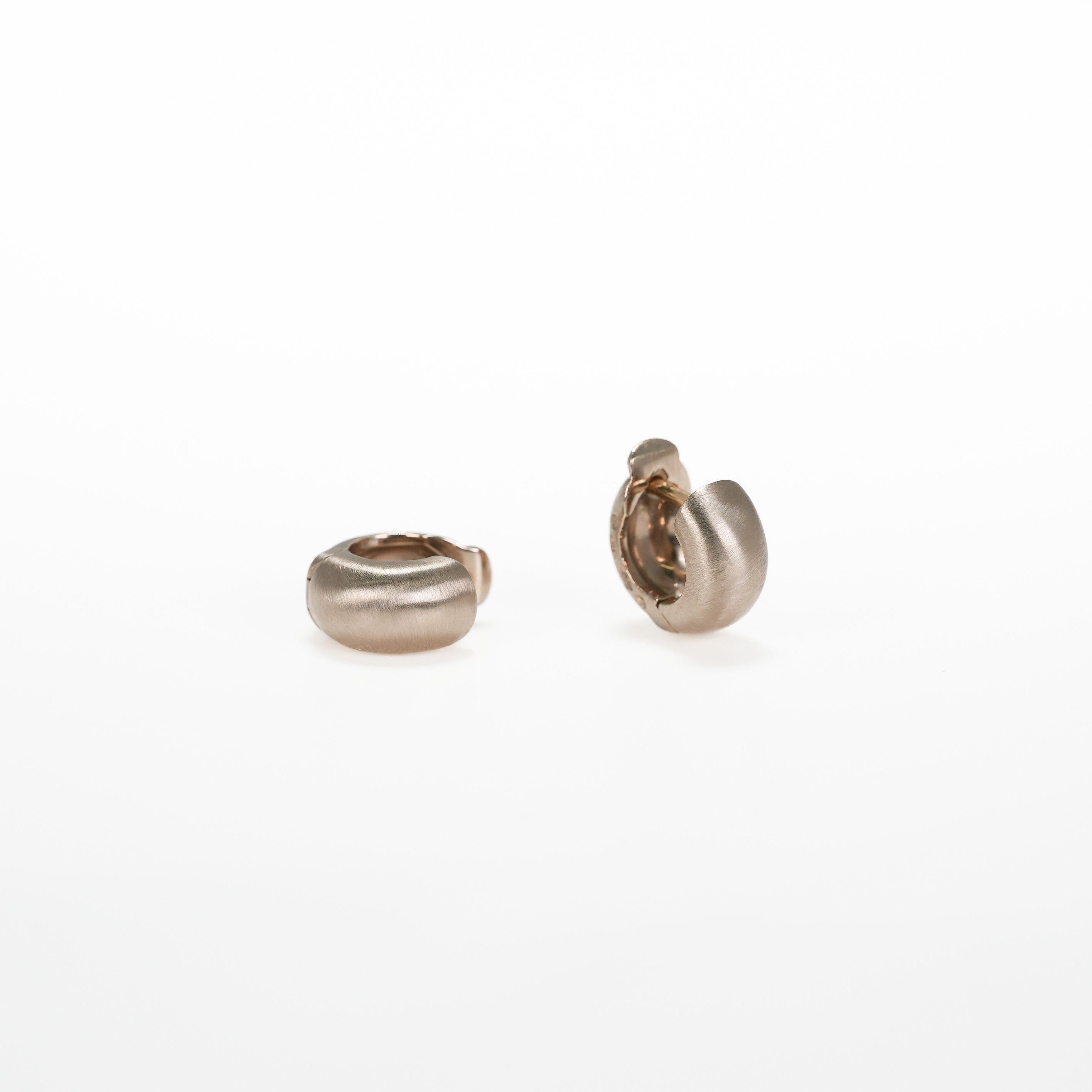HUMETE ’BAUHAUS’ PIERCED EARRINGS [et-P119S]