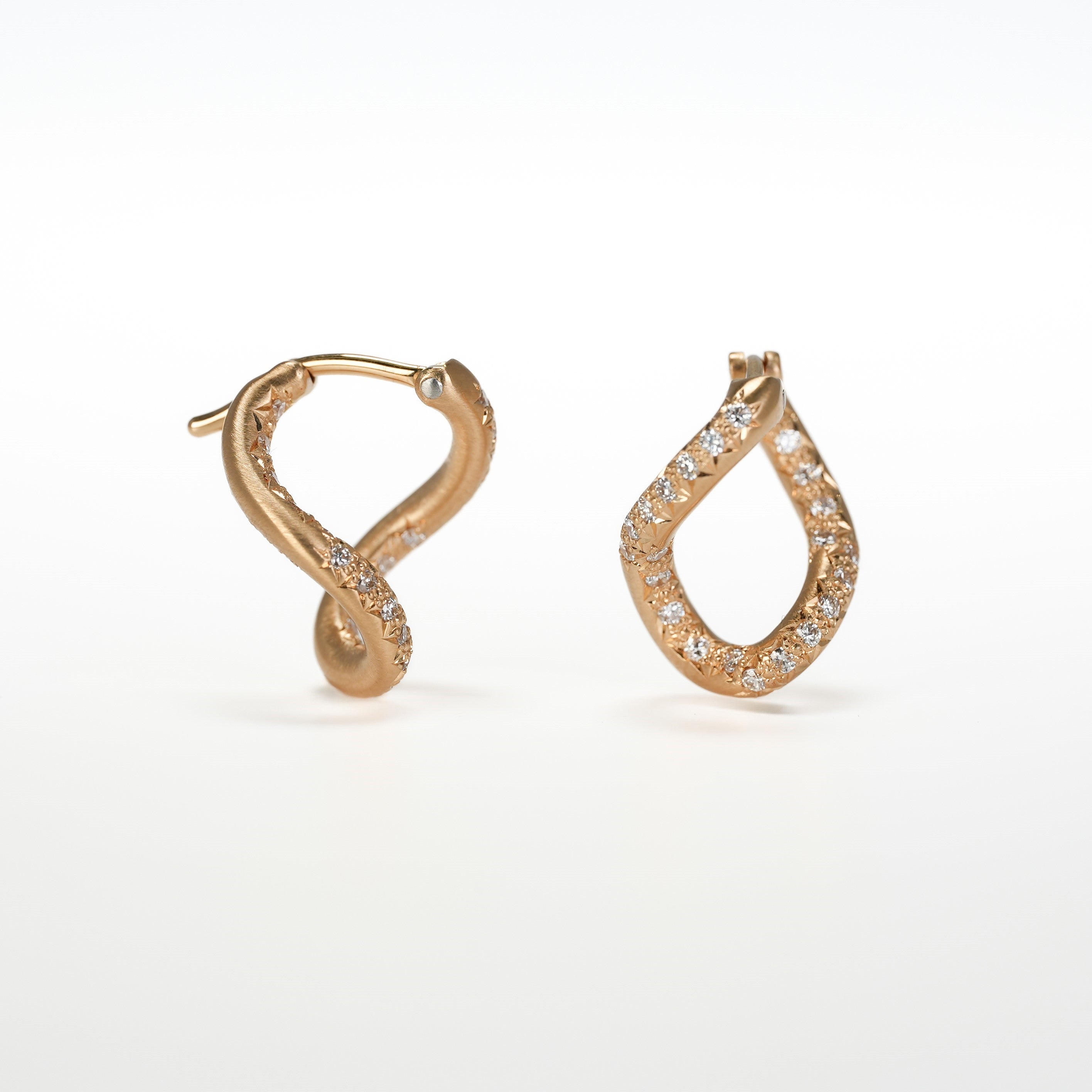 HUMETE GRADATION CHAIN PIERCED EARRINGS [et-P122]