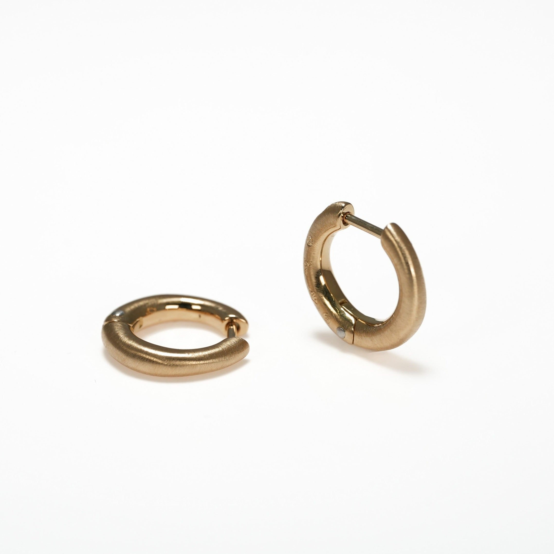 HUMETE ’CLASSIC’ PIERCED EARRINGS [et-P97m]